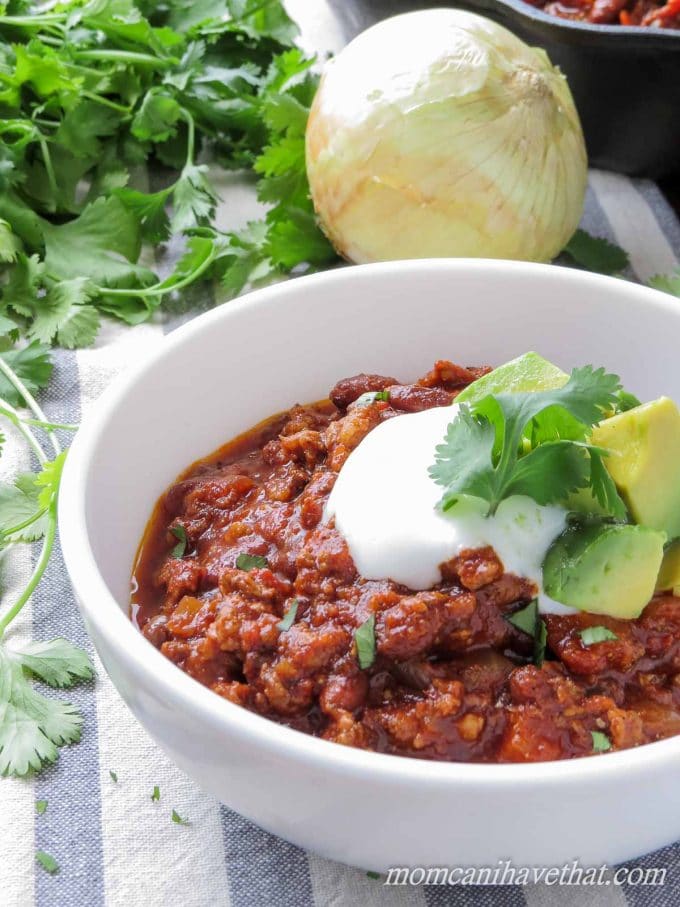Chorizo Skillet Chili is easy to make and extra delicious in 30 minutes! #lowcarb #keto #chili #chorizo #nobeans