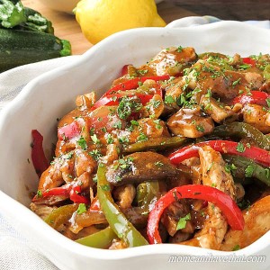 Sherry Chicken Saute with Mushrooms & Peppers delivers great Italian-American flavor to your table with just 6 net carbs. | low carb, gluten-free, dairy-free. Paleo |lowcarbmaven.com