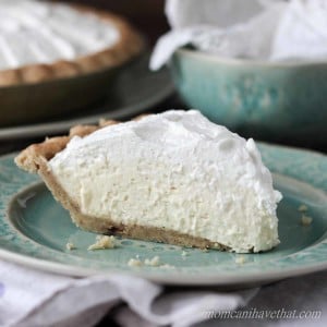 Low Carb Banana Cream Pie | low carb, gluten-free, keto | momcanihavehetat.com