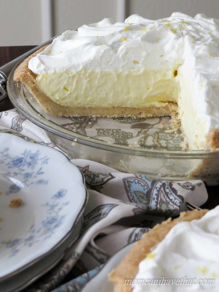 Low Carb Lemon Curd Pie is an easy Summer favorite in my house. | low carb, gluten-free, paleo, thm | lowcarbmaven.com