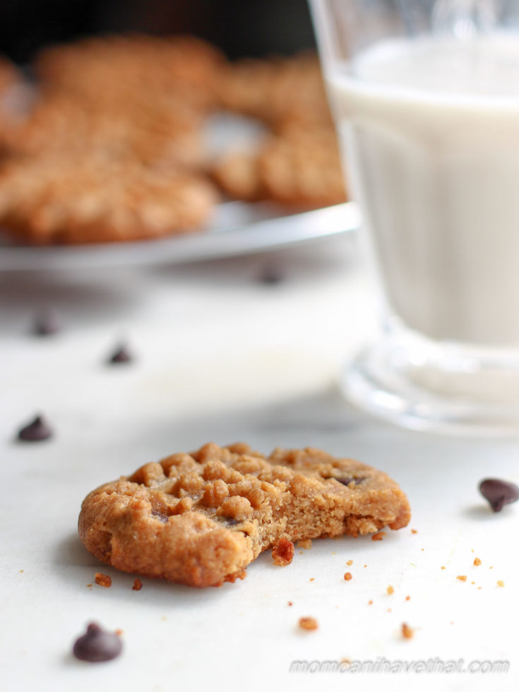 GlutenFree Low Carb Peanut Butter Cookies (Made With Six Ingredients)