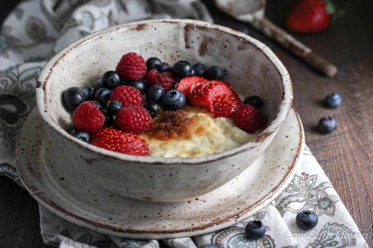 Low Carb Paleo Porridge with Berries (Almond Flour)