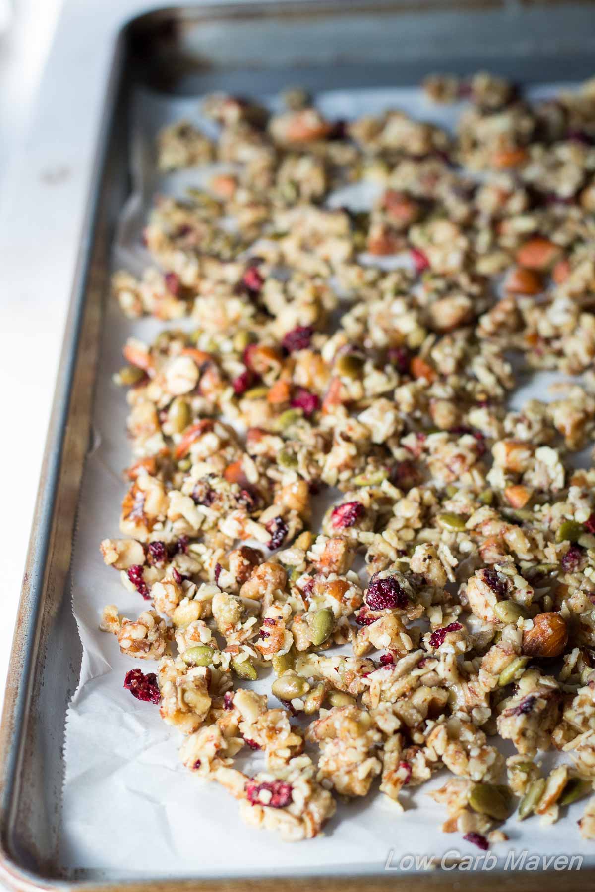 This Low Carb Granola is made from nuts & seeds and honestly sugar-free | low carb, gluten-free, dairy-free, Paleo, Keto, THM