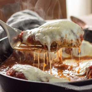Low Carb Skillet Chicken Parmesan has an amazing crispy crust! | low carb, gluten-free, keto, thm | lowcarbmaven.com