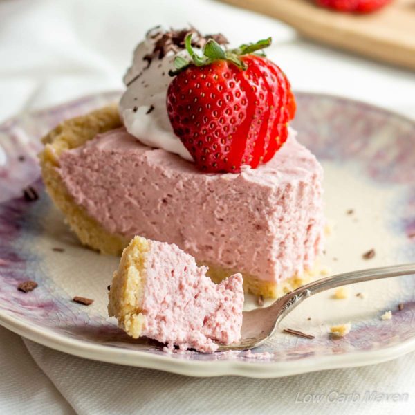 Easy No-Bake Strawberry Cream Pie (low carb, gluten free) - Low Carb Maven