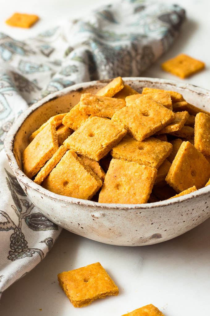 These low carb cheddar cheese crackers are flaky and crispy like the real thing. Keto.