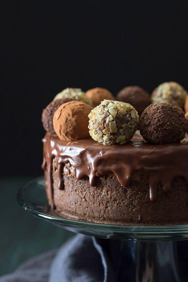 A low carb chocolate cheesecake with sugar free chocolate truffles and low carb ganache. Gluten free