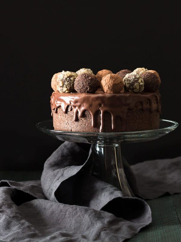 A low carb chocolate cheesecake with sugar free chocolate truffles and low carb ganache. Gluten free