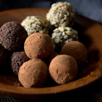 Easy sugar free chocolate truffles perfect for low carb and ketogenic diets. thm