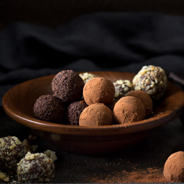 Easy sugar free chocolate truffles perfect for low carb and ketogenic diets. thm